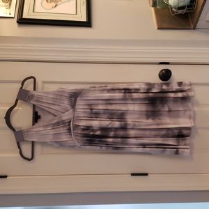 Lovely  gray & white V neck dress in a stretch fabric